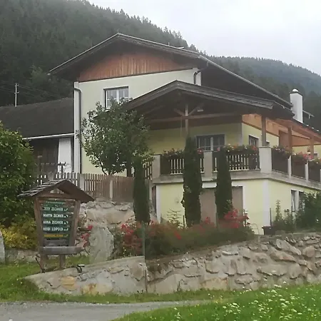 Am Bauernhof Zechner Heidi Flattach