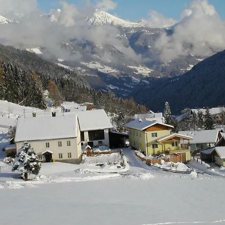 Am Bauernhof Zechner Heidi